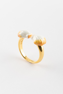  Pearly Shell FaceToFace Ring