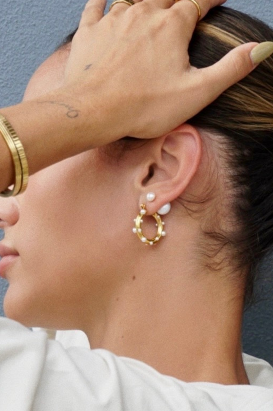 Nicoletta Pearl Hoop Earring