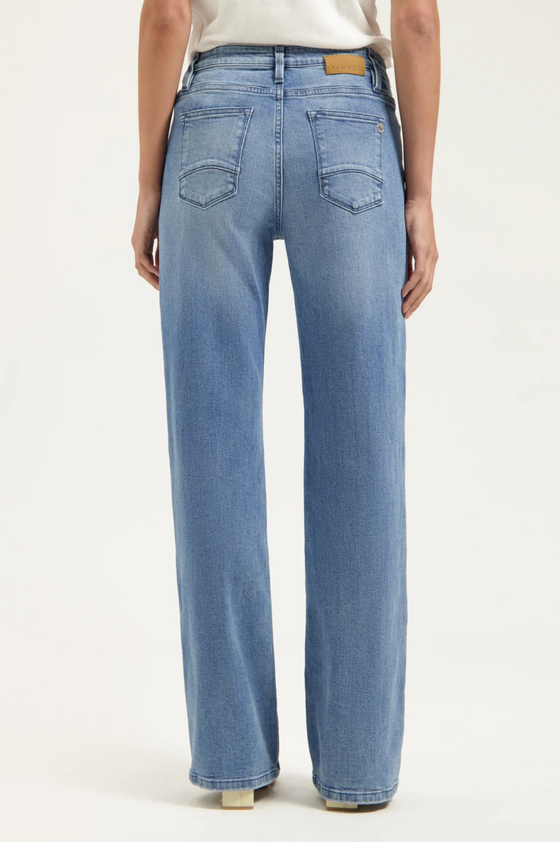 Sophie Straight Jean